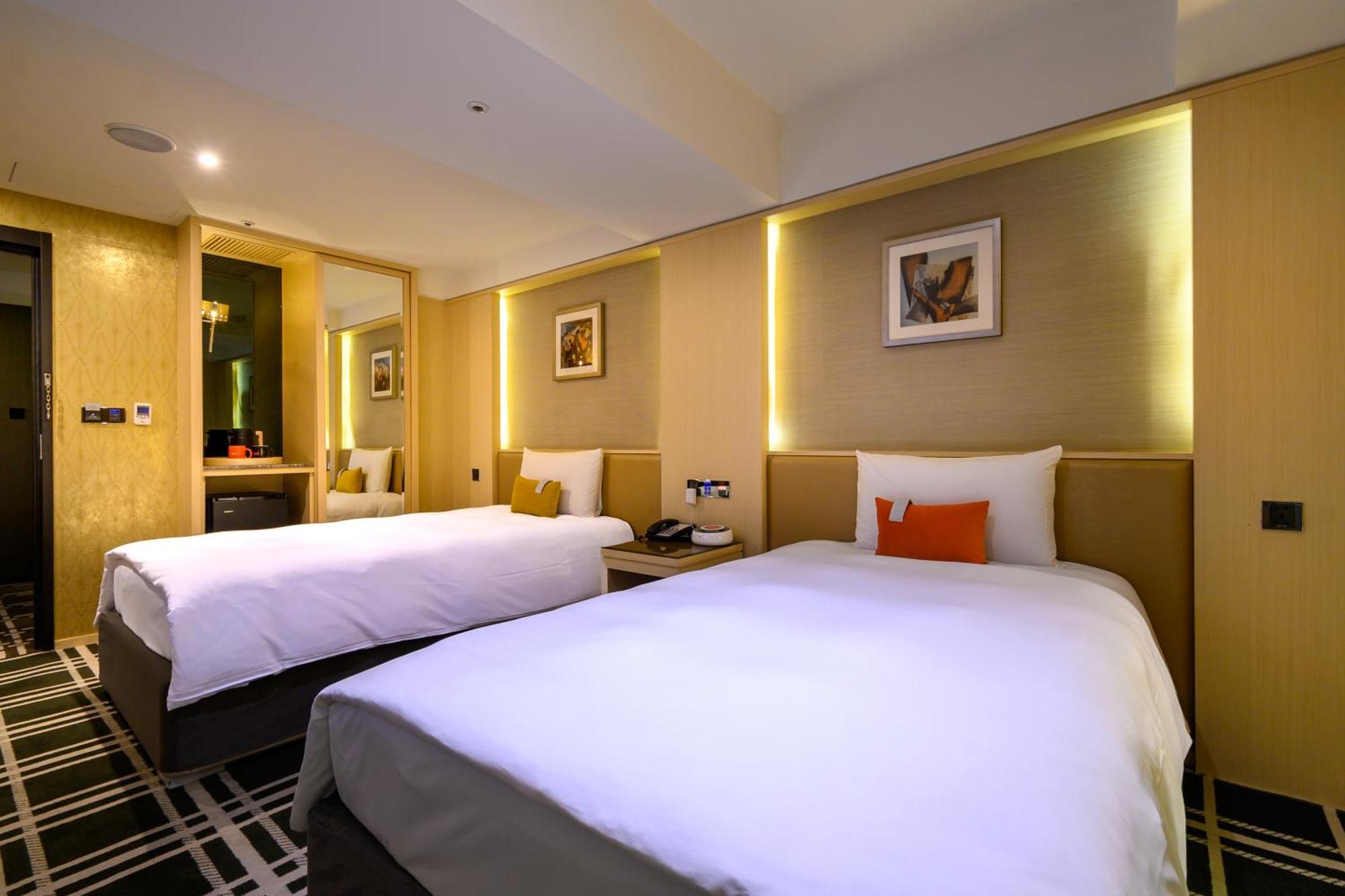 Olah Poshtel Taichung Wenxin Hotel Exterior photo