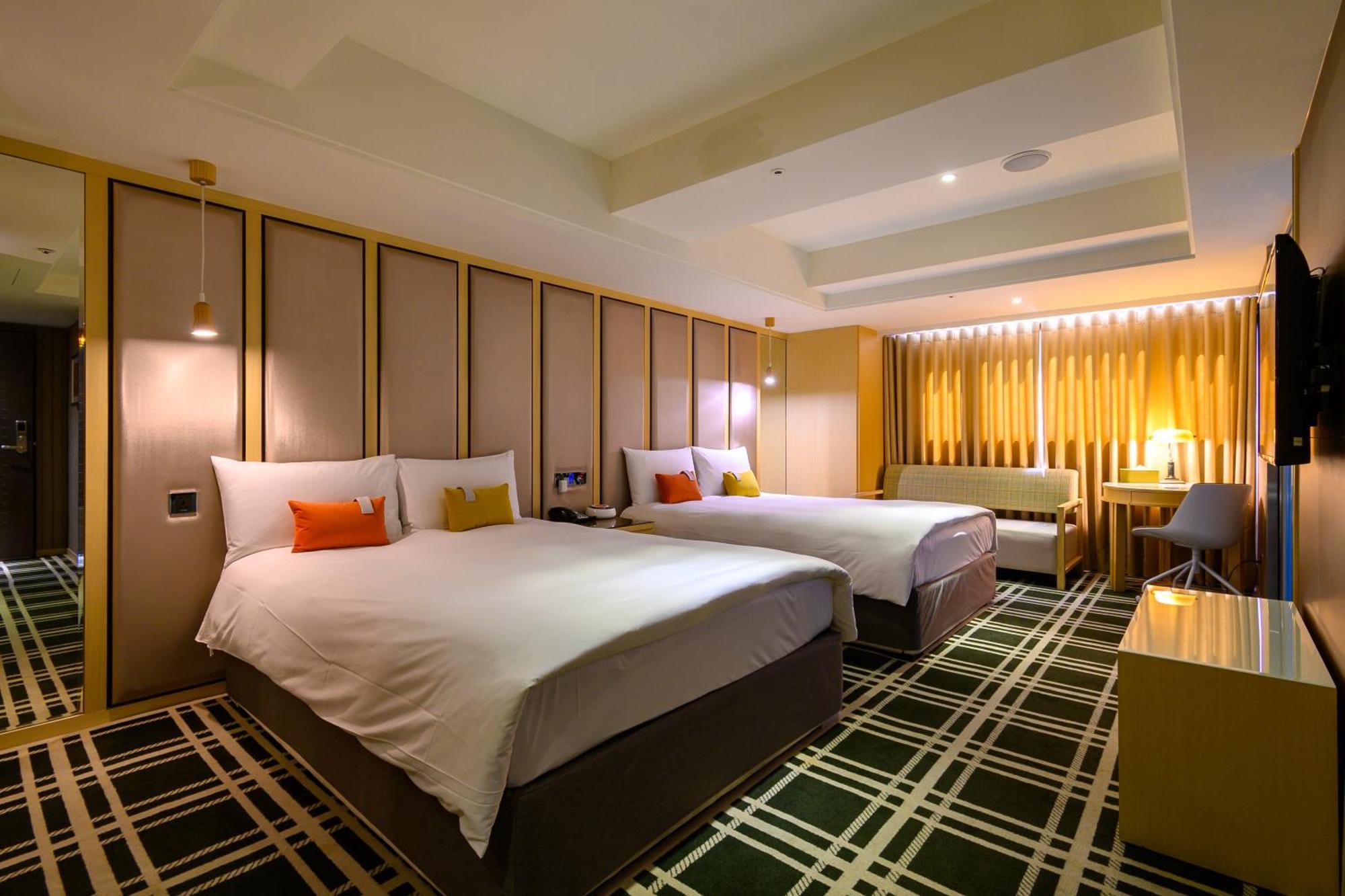 Olah Poshtel Taichung Wenxin Hotel Exterior photo