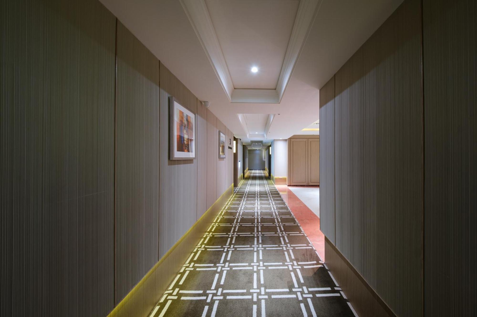 Olah Poshtel Taichung Wenxin Hotel Exterior photo