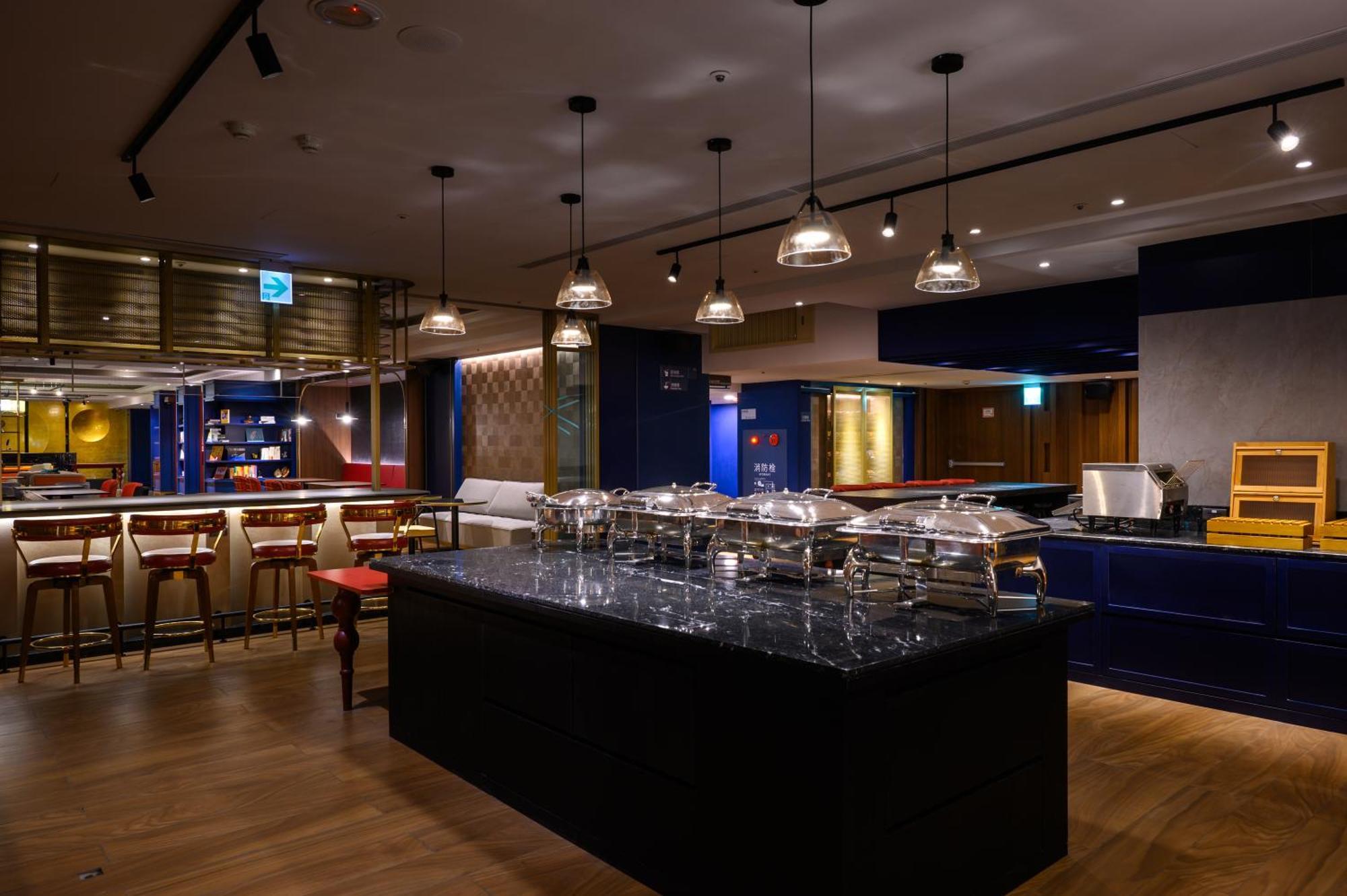 Olah Poshtel Taichung Wenxin Hotel Exterior photo