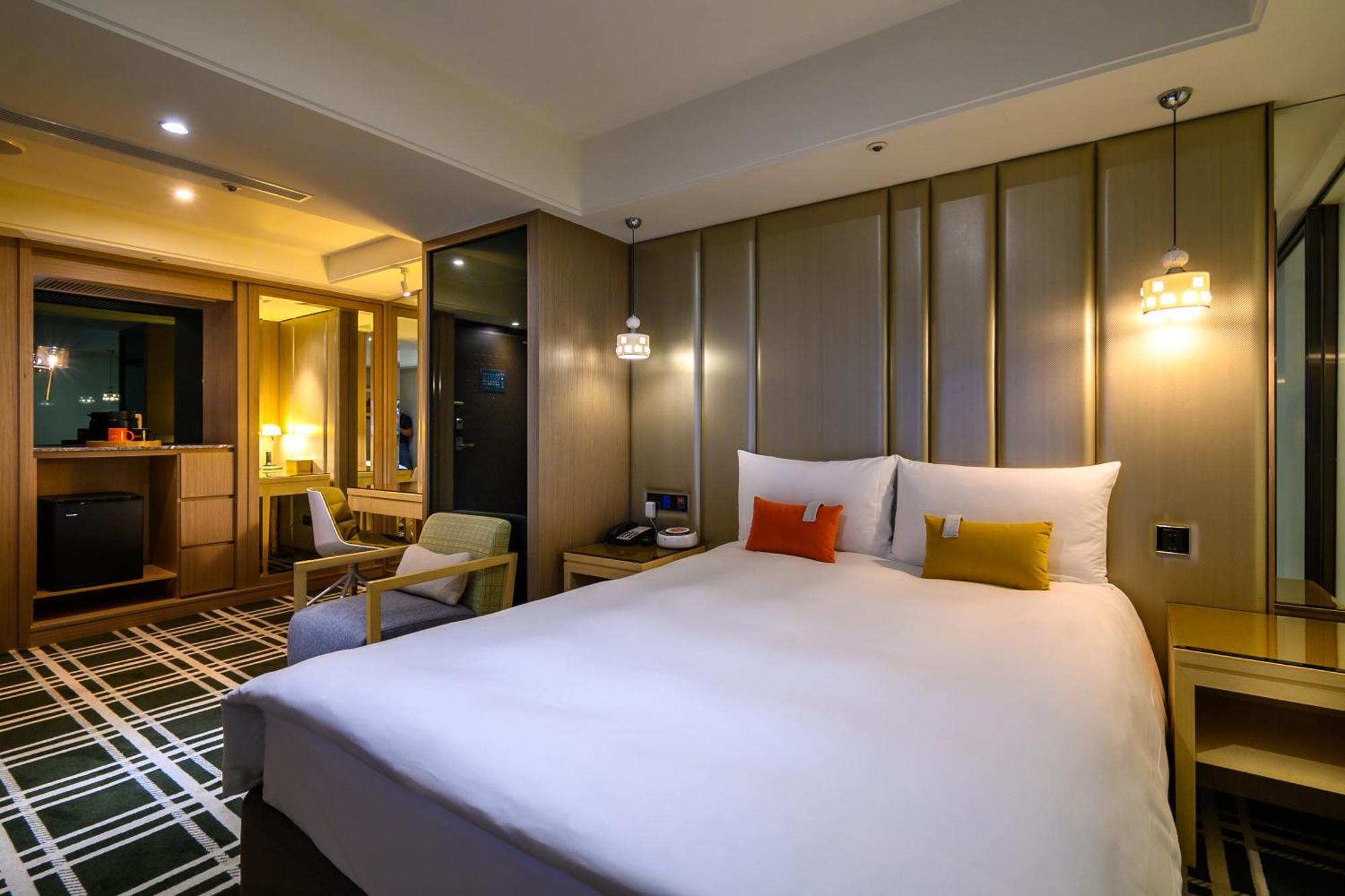 Olah Poshtel Taichung Wenxin Hotel Exterior photo
