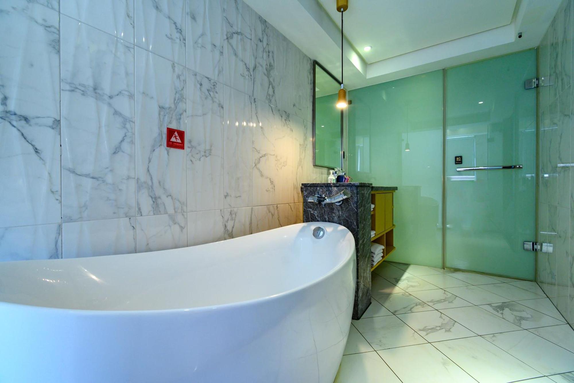 Olah Poshtel Taichung Wenxin Hotel Exterior photo