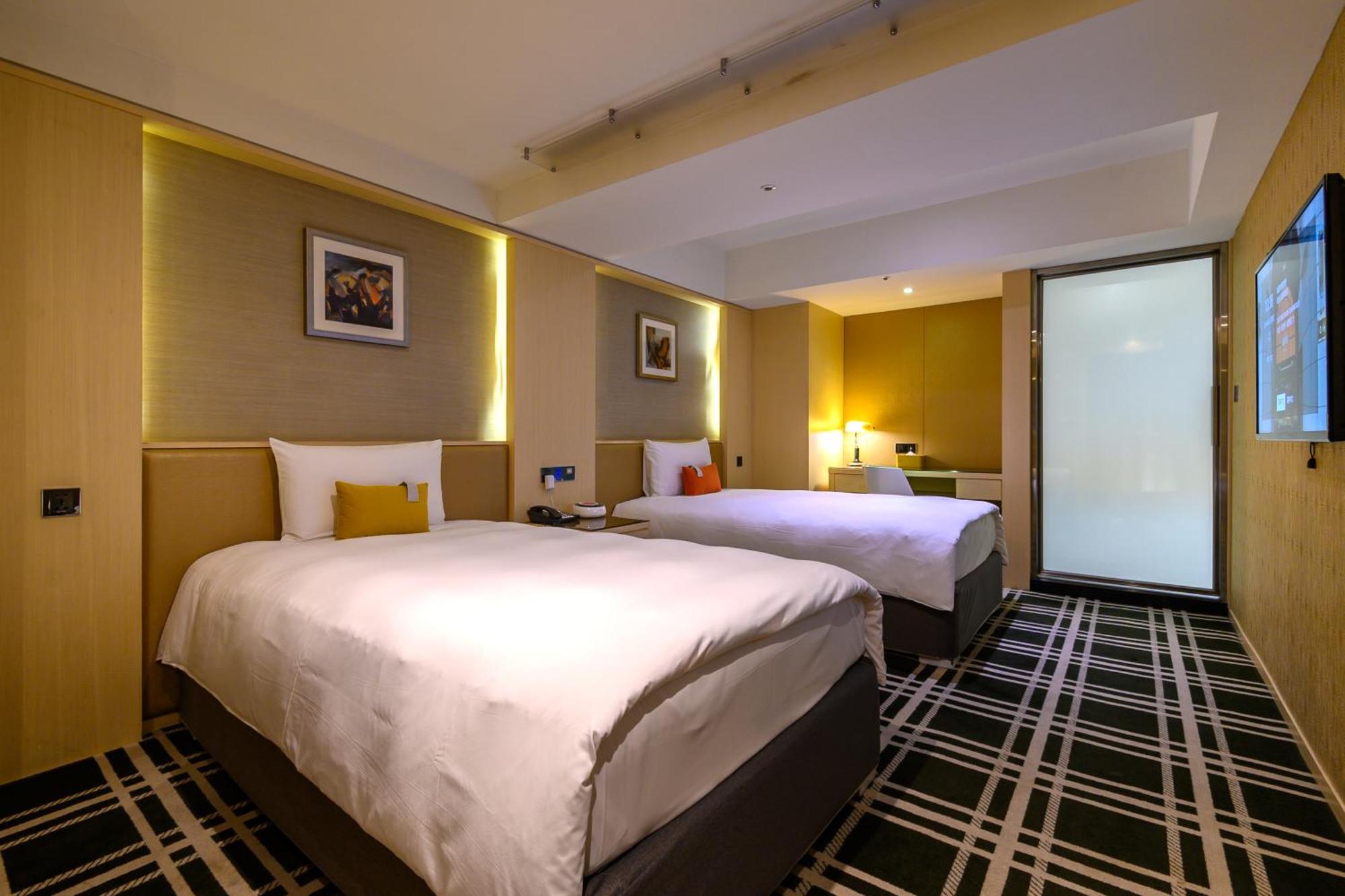 Olah Poshtel Taichung Wenxin Hotel Exterior photo