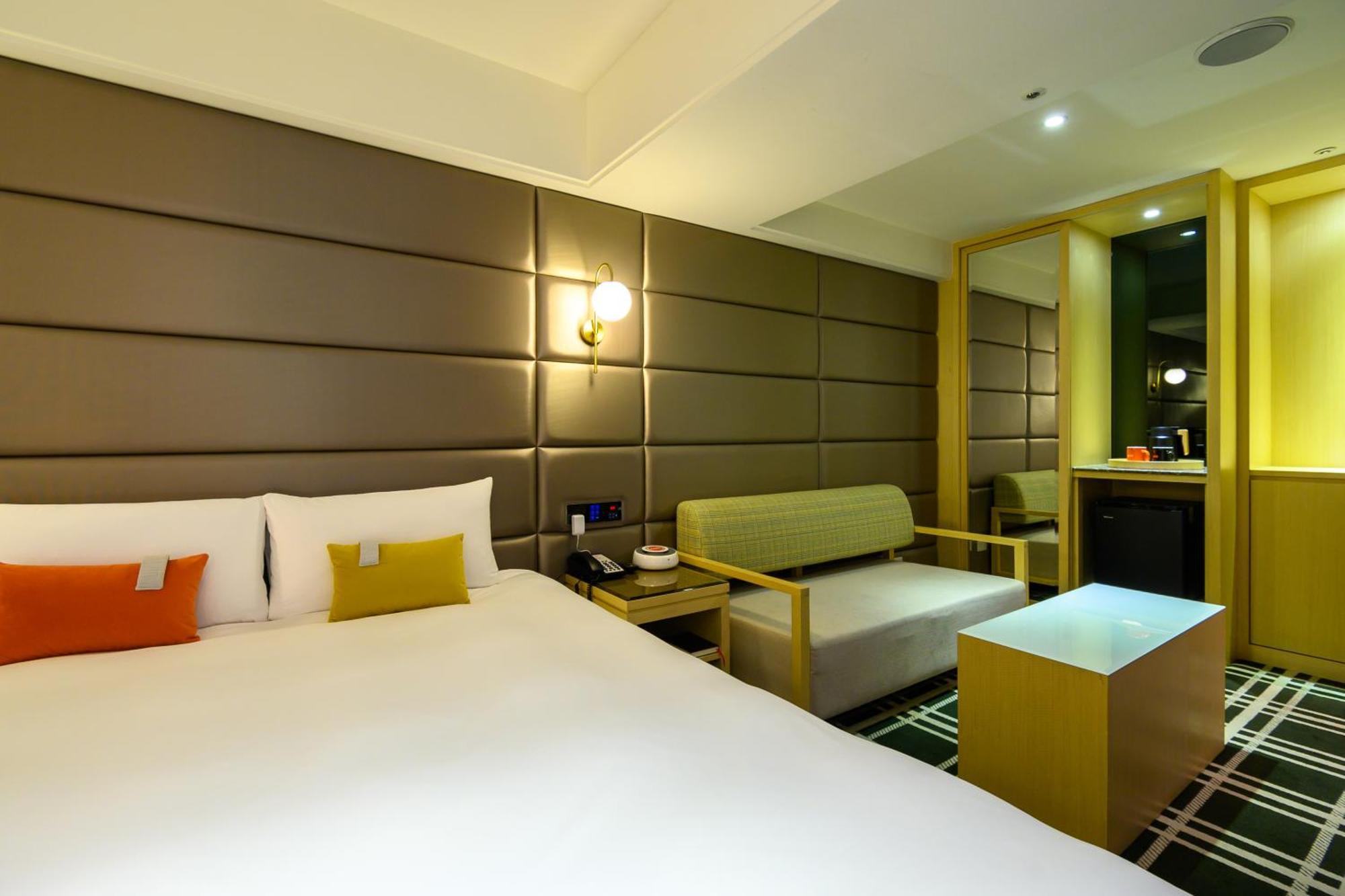 Olah Poshtel Taichung Wenxin Hotel Exterior photo