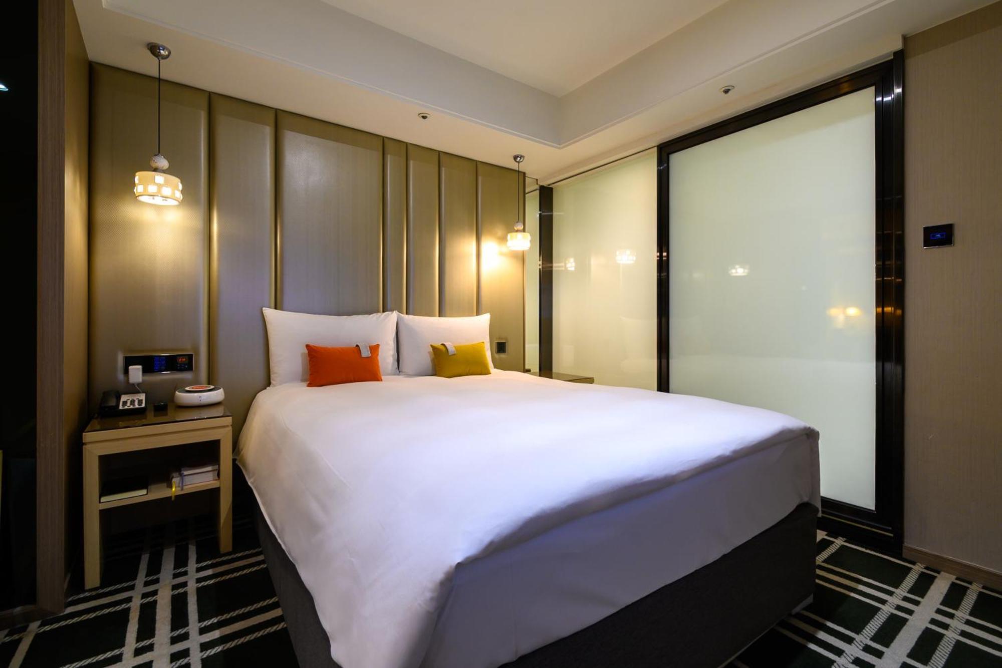 Olah Poshtel Taichung Wenxin Hotel Exterior photo