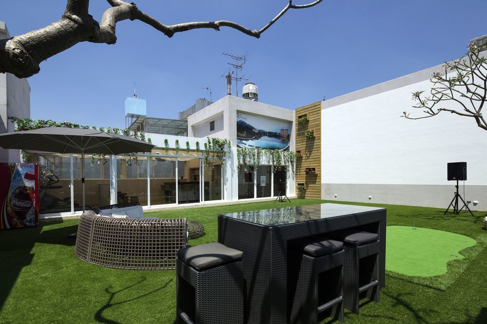 Olah Poshtel Taichung Wenxin Hotel Exterior photo