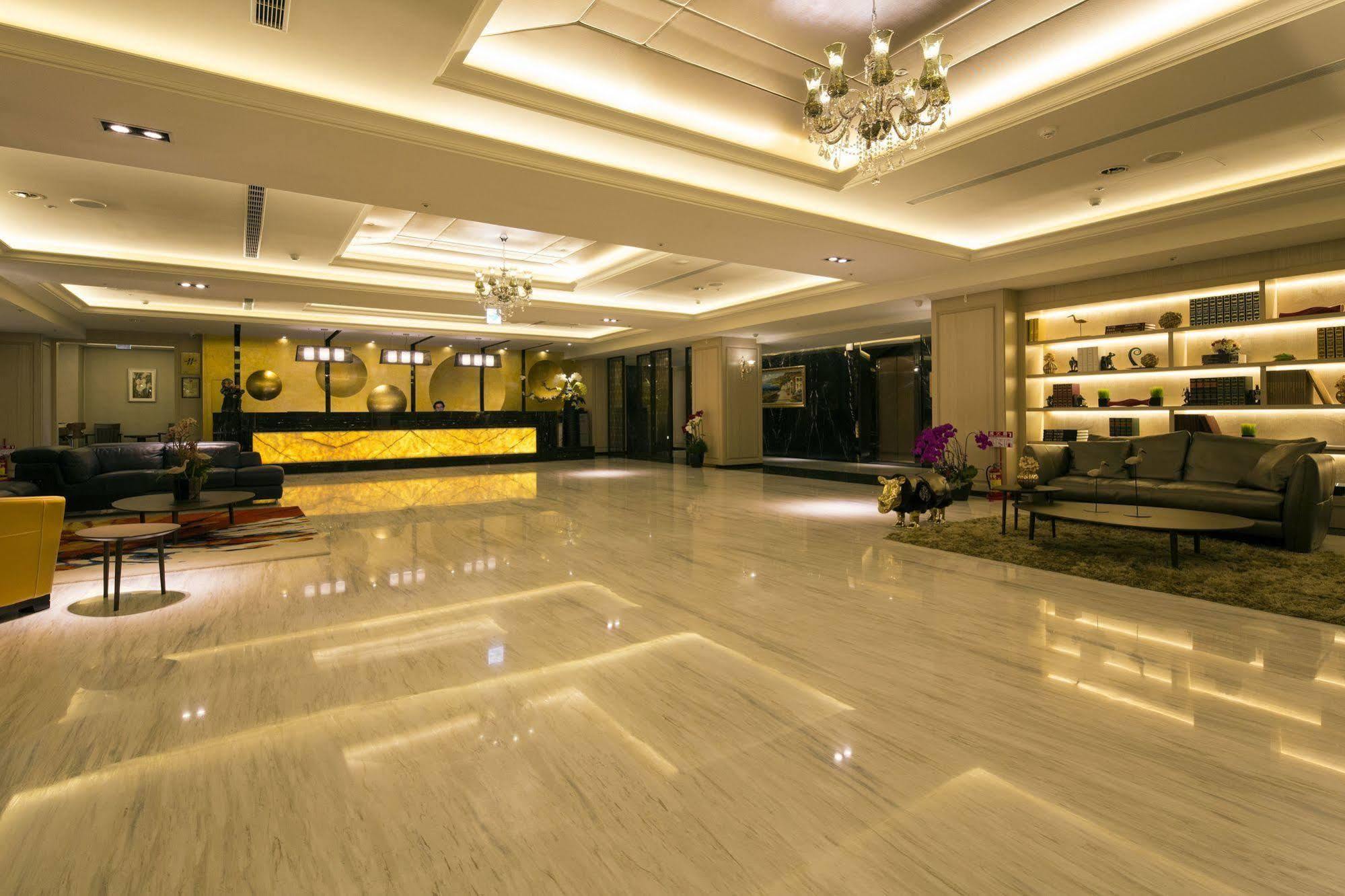 Olah Poshtel Taichung Wenxin Hotel Exterior photo