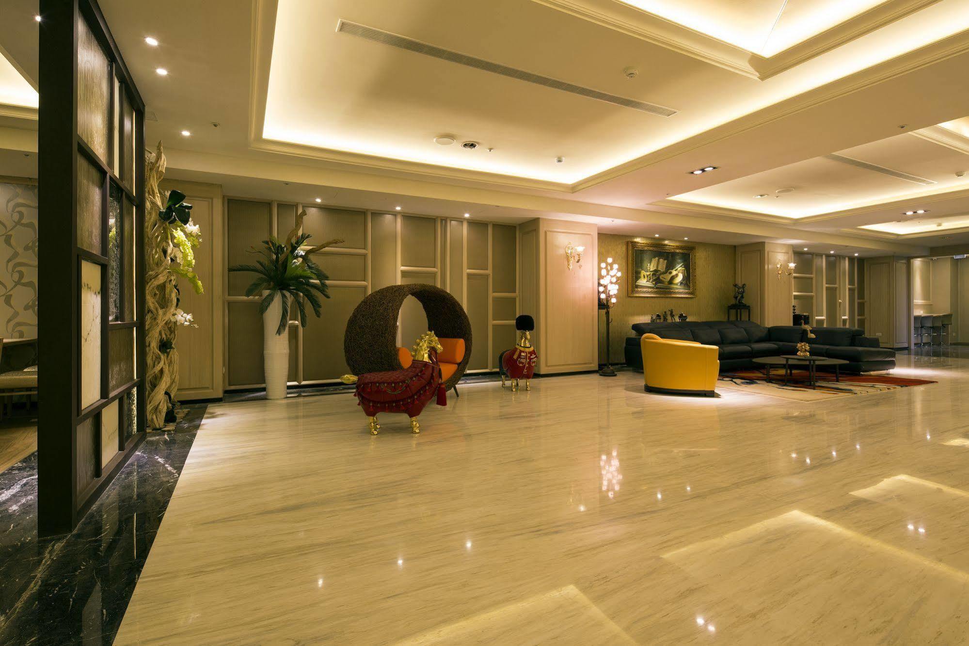 Olah Poshtel Taichung Wenxin Hotel Exterior photo